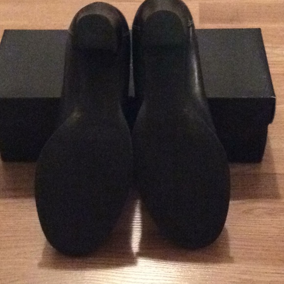 CUTE MICHELLE D BLK LEATHER LOAFERS - Picture 2 of 3